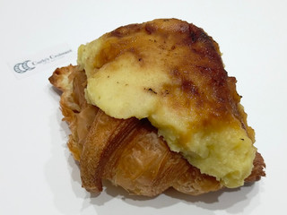 「Curly’s Croissant TOKYO BAKE STAND さつまいもブリュレクロワッサン 1個」のクチコミ画像 by ばぶたろうさん