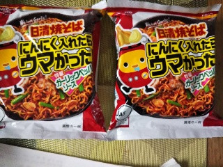 にんにく入れたらウマかった！ 日清焼そば ガーリックペッパーソース