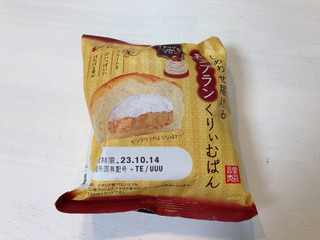 「神戸屋 しあわせ届けるモンブランくりぃむぱん 袋1個」のクチコミ画像 by こつめかわうそさん