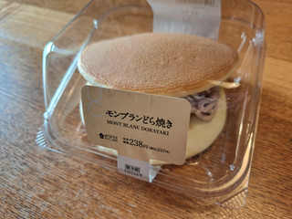 「ローソン Uchi Cafe’ モンブランどら焼き」のクチコミ画像 by ピノ吉さん