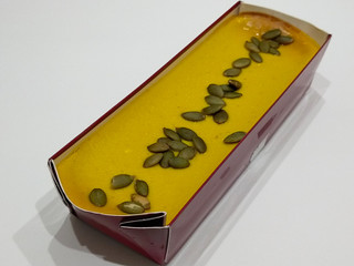 「成城石井 北海道産かぼちゃのブラウニーパンプキンチーズケーキ」のクチコミ画像 by ばぶたろうさん