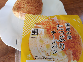 「Pasco 国産小麦 たっぷりチーズパン 袋1個」のクチコミ画像 by モモコさん