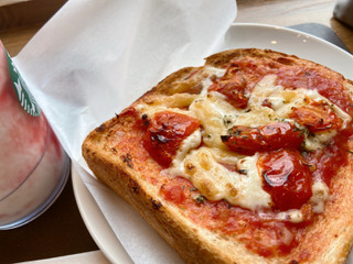 「スターバックス セミドライトマトのピザトースト」のクチコミ画像 by kafuruさん