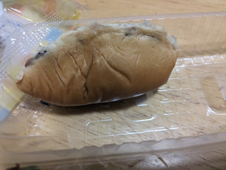 「ヤマザキ 薄皮 レアチーズクリームパン 袋4個」のクチコミ画像 by ゅぃぽんさん