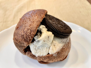 「maru bagel ココアクッキーのマリトッツォ 1個」のクチコミ画像 by やにゃさん