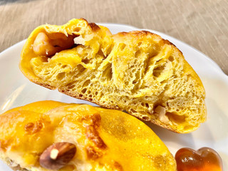 「maru bagel かぼちゃチーズメープルナッツ 1個」のクチコミ画像 by やにゃさん