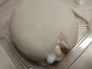 「ヤマザキ やわらか生大福 いちごミルク風味ホイップ 1個」のクチコミ画像 by なんやかんやさん