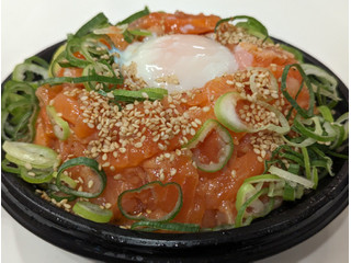 「魚喜 サーモンポキ丼 1食」のクチコミ画像 by ばぶたろうさん