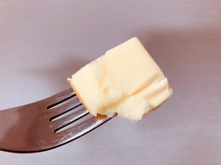 「ヤマザキ 北海道チーズ蒸しケーキ＆ベイクド風チーズケーキ 袋1個」のクチコミ画像 by こつめかわうそさん