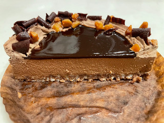 「スターバックス チョコレートクランブル ムースケーキ」のクチコミ画像 by パン太郎さん