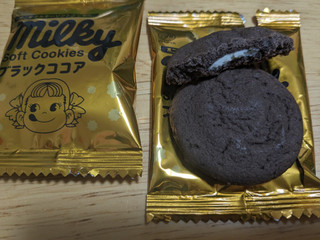 「不二家 ミルキー ソフトクッキー ブラックココア 8枚入」のクチコミ画像 by ゅぃぽんさん