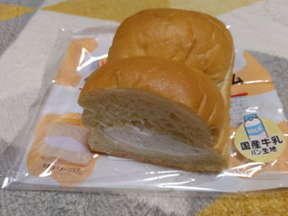 「ローソン 牛乳パン ホイップクリーム」のクチコミ画像 by やっぺさん
