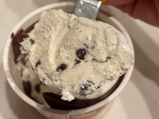 「赤城 セルフチョコレートクラッシュ クッキークリーム カップ150ml」のクチコミ画像 by パン太郎さん