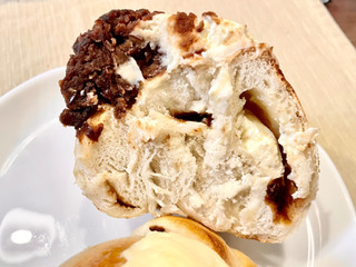 「Fuji bagel 黒糖粒あんクリームチーズ 1個」のクチコミ画像 by やにゃさん