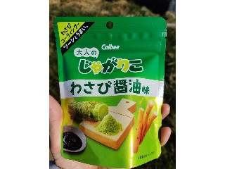 「カルビー じゃがりこ辛いやつ わさび醤油味 袋38g」のクチコミ画像 by NeOさん