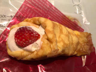 「ローソン Uchi Cafe’ いちごとベイクドチーズのクレープ」のクチコミ画像 by パン大好きさん