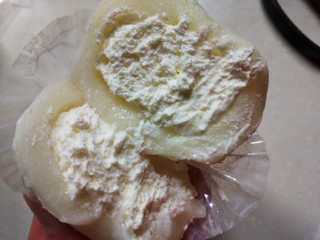 「セブン-イレブン 北海道産牛乳使用 みるくクリーム大福」のクチコミ画像 by なんやかんやさん