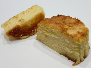 「ローソン Uchi Cafe’ バスチー バスク風チーズケーキ」のクチコミ画像 by ばぶたろうさん