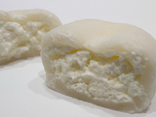 「セブン-イレブン 北海道産牛乳使用 みるくクリーム大福」のクチコミ画像 by ばぶたろうさん