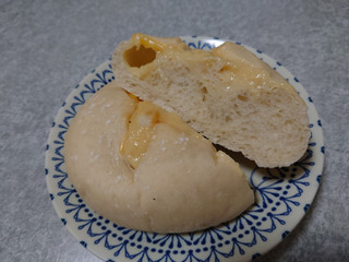 「ローソン とろ～り白いチーズパン」のクチコミ画像 by しろねこエリーさん