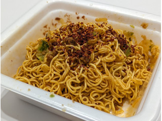 「明星食品 チャルメラ 汁なし宮崎辛麺 カップ109g」のクチコミ画像 by ばぶたろうさん