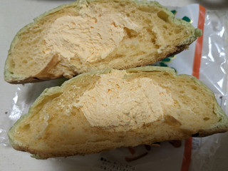 「ヤマザキ 大きな赤肉メロンパン メロンホイップクリーム 袋1個」のクチコミ画像 by ゅぃぽんさん