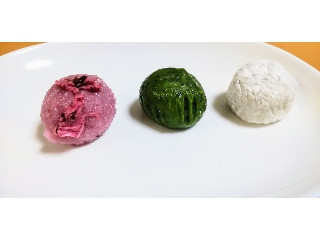 「セブン-イレブン 春の三色こもち 桜もち・餡もち・草もち」のクチコミ画像 by はるなつひさん