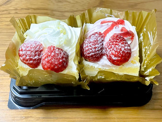 「ヤマザキ ひなまつり 2色の苺ケーキ 袋2個」のクチコミ画像 by ビールが一番さん