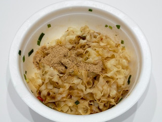 「サンヨー食品 ビャンビャン麺風 汁なし担担麺 カップ102g」のクチコミ画像 by ばぶたろうさん