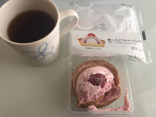 「ローソン Uchi Cafe’ いちごフロマージュタルト」のクチコミ画像 by パン大好きさん