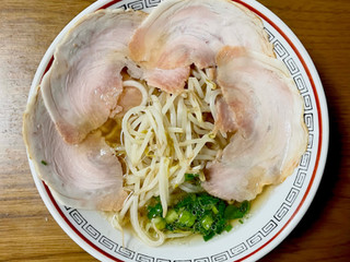 「日清食品チルド 人類みな麺類 貝だし醤油らーめん 袋312g」のクチコミ画像 by ビールが一番さん