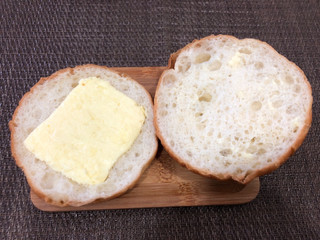 「ヤマザキ おいしさ宣言 塩バターブールパン ミルククリーム 1個」のクチコミ画像 by 食い辛抱挽回中さん