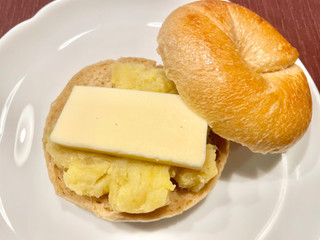「maroon bagel 黒糖さつまバターサンド」のクチコミ画像 by やにゃさん