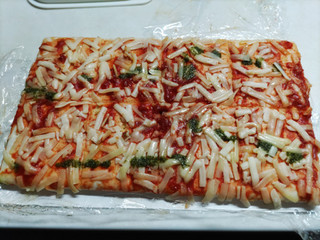 「シャトレーゼ オーブンでそのまま焼けるピザ マルゲリータ 袋1枚」のクチコミ画像 by なんやかんやさん