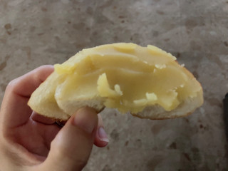 「アカシアベーグル 禁断のレモンあんバターサンド」のクチコミ画像 by こつめかわうそさん