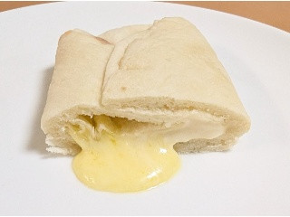 「ローソン ピザロール クアトロフォルマッジ メープル風味」のクチコミ画像 by はるなつひさん