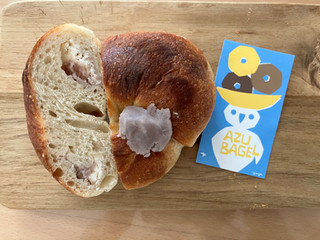 「AZU BAGEL 北海道こしあんクリームチーズ 1個」のクチコミ画像 by こつめかわうそさん