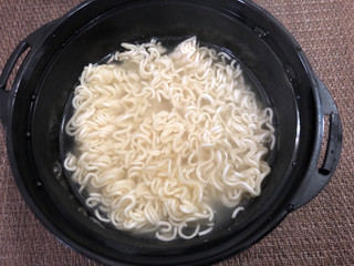 「サンヨー食品 サッポロ一番 旅麺 博多 豚骨ラーメン 袋80g×5」のクチコミ画像 by 食い辛抱寛解さん