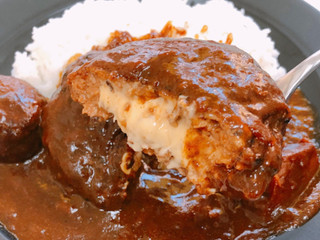 「ベル 北海道発チーズインハンバーグカレー 中辛 箱300g」のクチコミ画像 by りりすさん