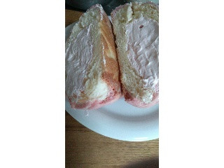 「Pasco ホイップメロンパン あまおう苺 袋1個」のクチコミ画像 by みまころさん