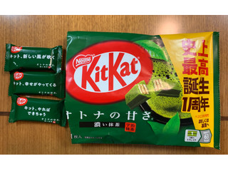 「ネスレ キットカット オトナの甘さ 濃い抹茶 宇治抹茶 11枚」のクチコミ画像 by ありさちゃんさん