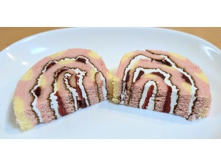 苺のロールケーキ