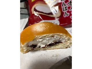 「Pasco たっぷりホイップあんぱん 冬限定パッケージ＆ホイップクリーム10％増量 袋1個」のクチコミ画像 by キューティハニーさん