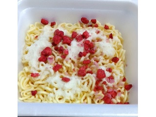 一平ちゃん夜店の焼そば ショートケーキ味