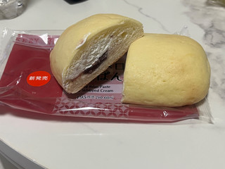 「セブン-イレブン ホイップメロンあんぱん」のクチコミ画像 by ふわもちたまごさん