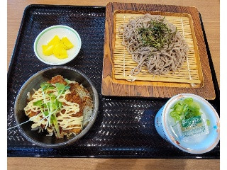 どんと ハーフ台湾風たれかつ丼とざるそば