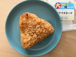「ニューデイズ 大きな焼おにぎり ツナマヨネーズ」のクチコミ画像 by こつめかわうそさん