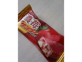 有楽製菓 濃苺サンダー
