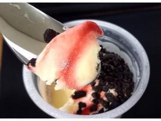 明治 ストロベリーチーズ＆チョコアイスパフェ