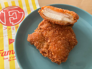 高評価】「ファミチキレッド 253kcal/248 - ファミリーマート